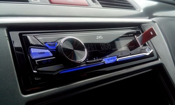 JVC KD-X135