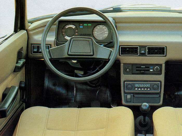 салон Москвич 2140 SL