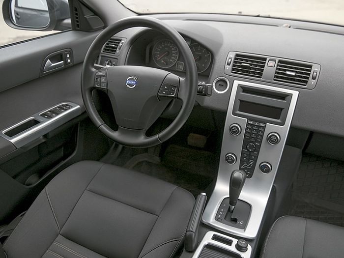 внутри салона volvo s40